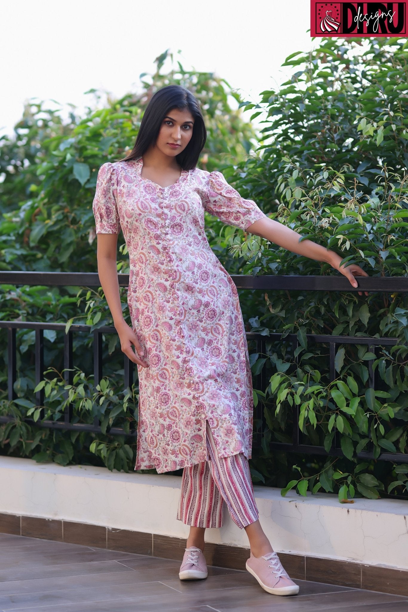 A line printed kurta set in kota dori with pleating details paired with  cotton pants - Pink Bloom - 4268363